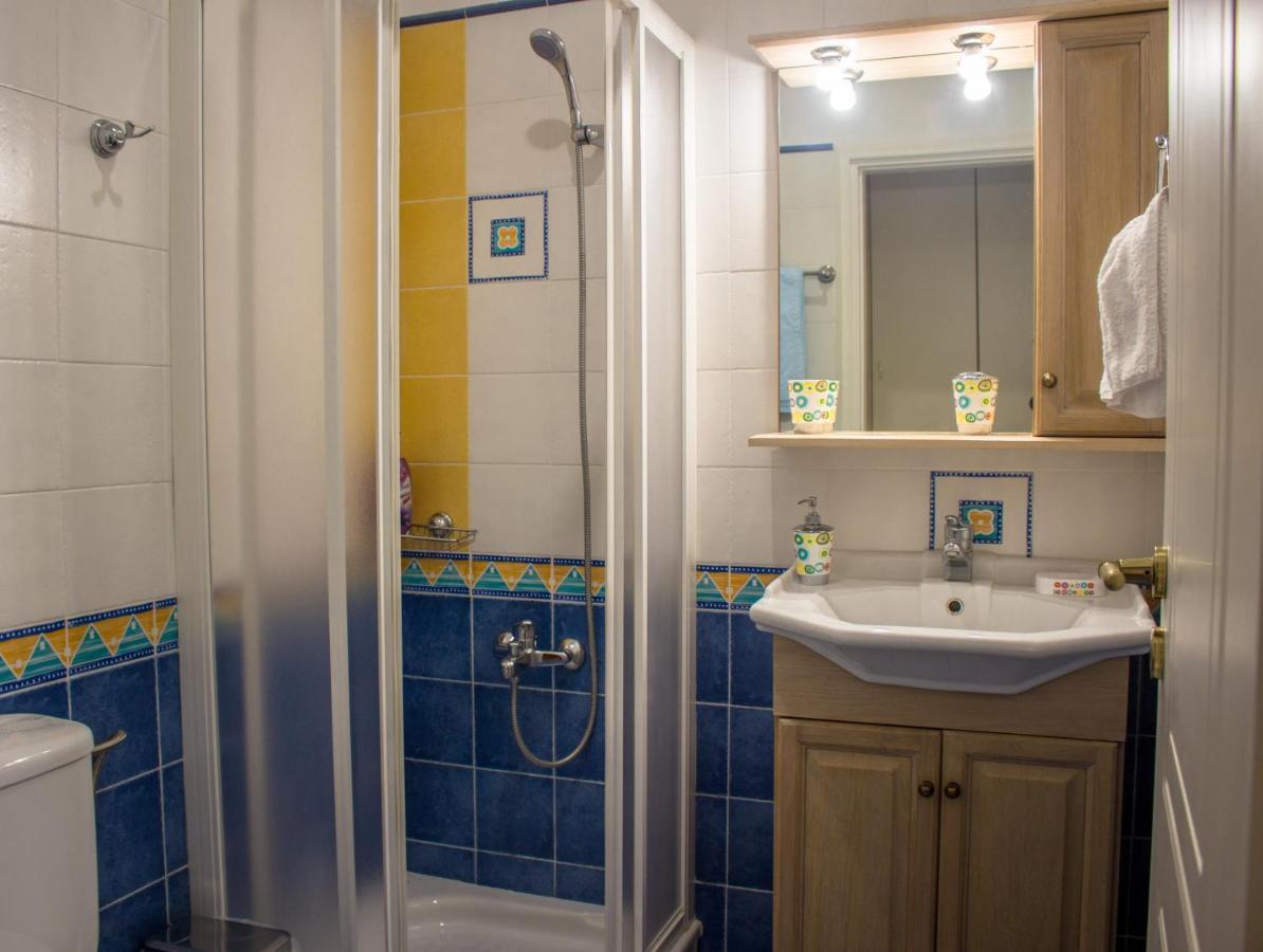 Luxury Seaview Apartment By The Sea Saronida المظهر الخارجي الصورة